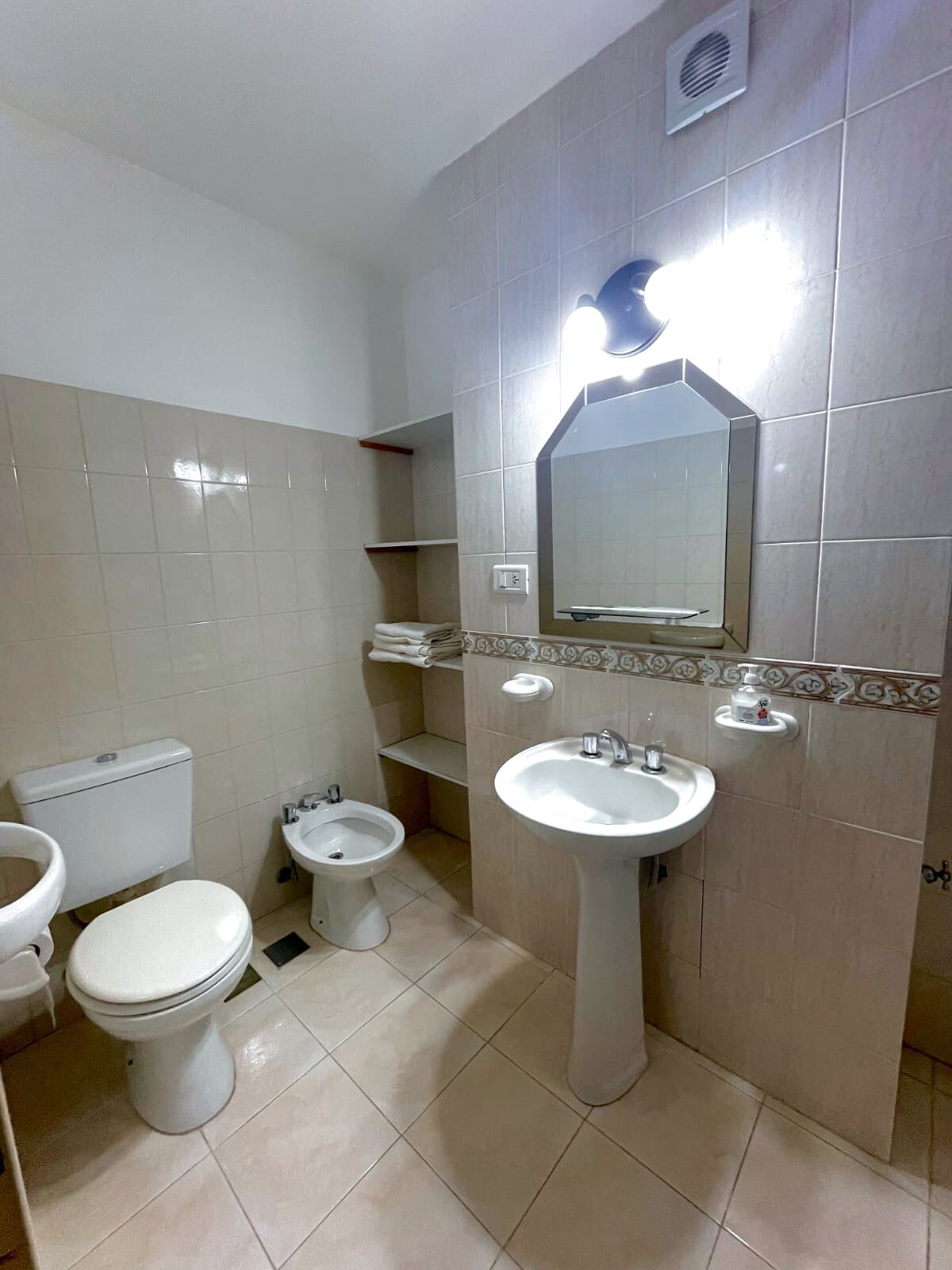 Ba&ntilde;o completo con toallas incluidas